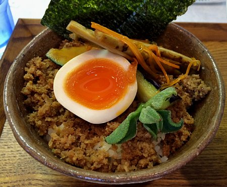 麦右衛門@鶏カレー五目そぼろ丼.jpg