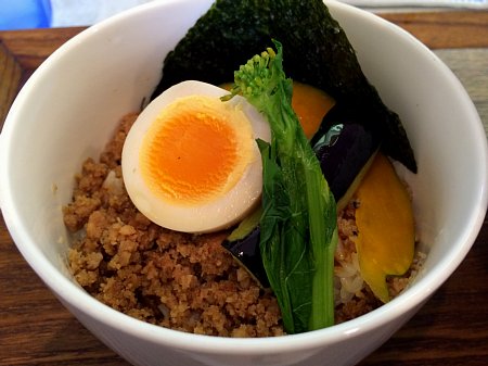 麦右衛門@鶏五目そぼろ丼.jpg