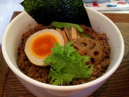麦右衛門@鶏五目そぼろ丼2.jpg
